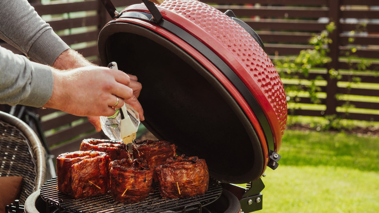 Barbecue grill open