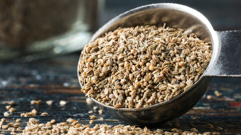 Celery seed scoop