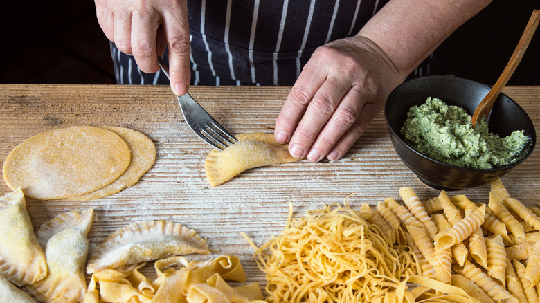 making homemade stuffed pasta