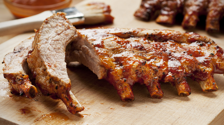 cooked ribs on cutting board