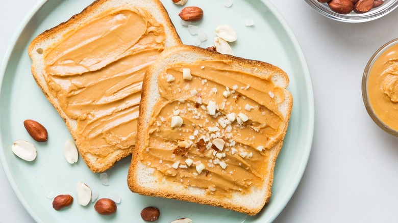 toast with nuts