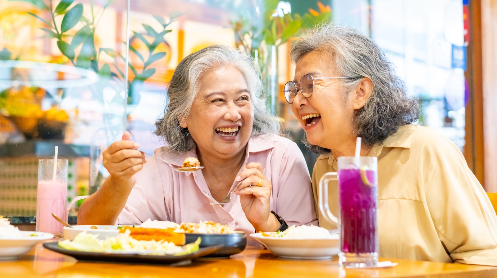 <a href="https://www.foodrepublic.com/1912202/chain-restaurants-best-senior-discounts/" target="_blank">13 Chain Restaurants With The Absolute Best Senior Discounts</a>