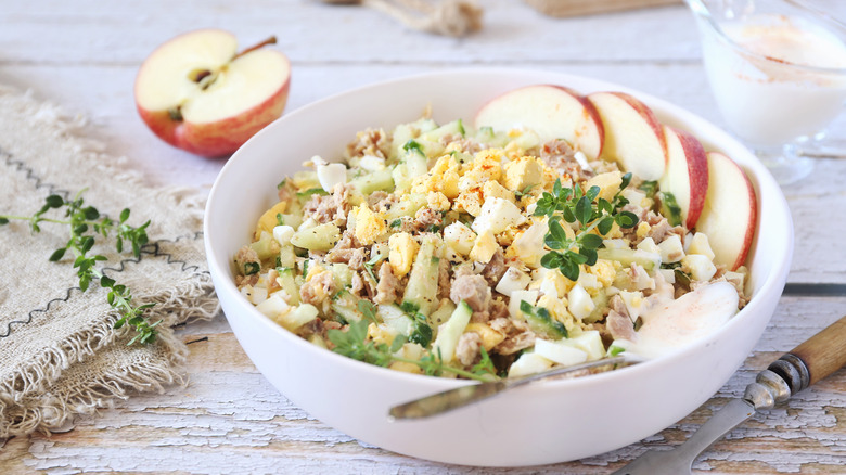 tuna salad with apples