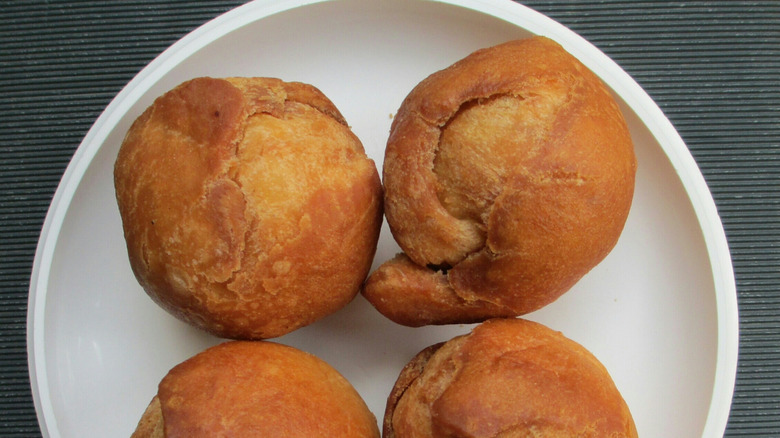 Bofrot in white bowl