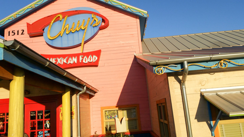 Chuy's restaurant view from the front on a sunny day
