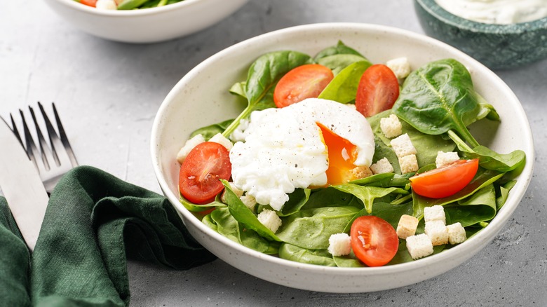 egg and spinach salad