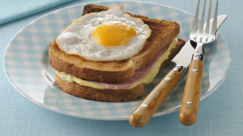 eggs on a sandwich