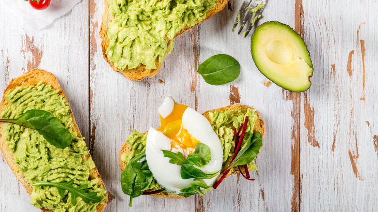 poached eggs with smashed avocado