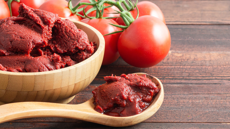 tomato paste in bowl