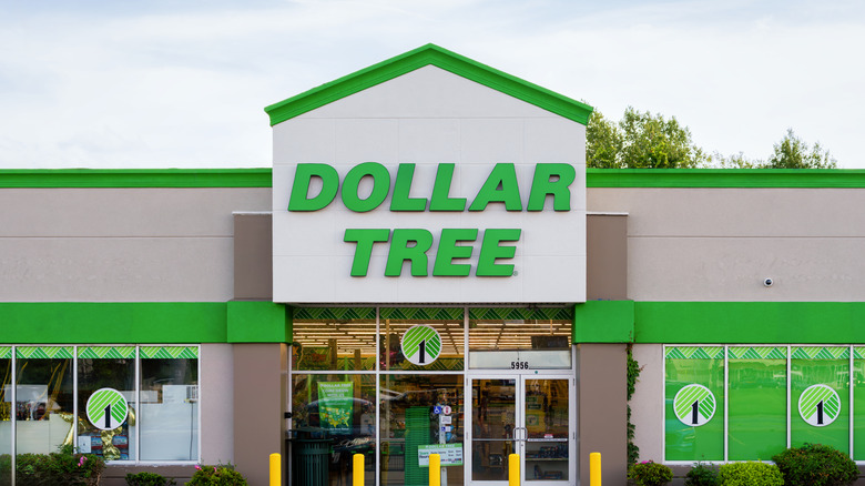 exterior storefront of Dollar Tree Building