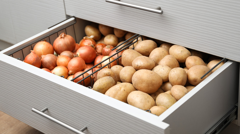 onions potatoes in drawer