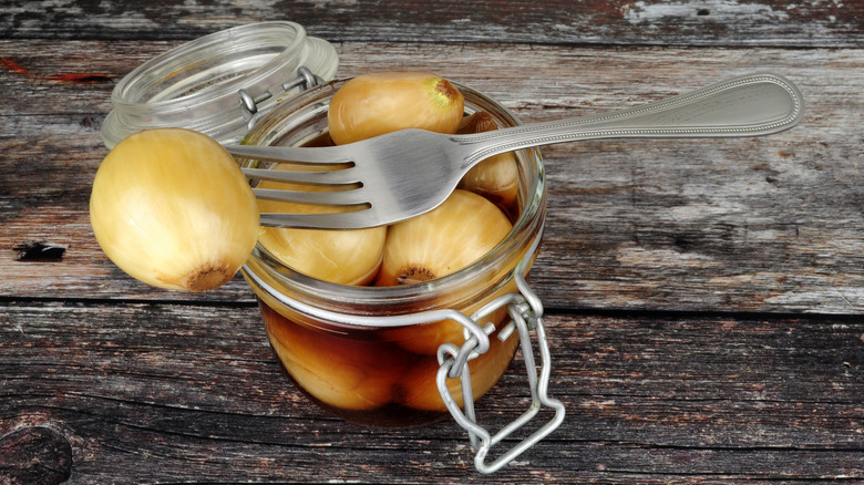 onions pickled in malt vinegar