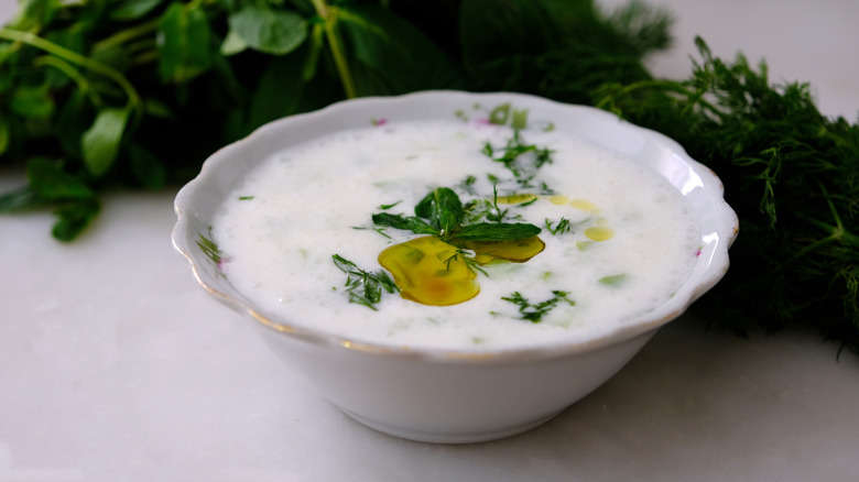 A bowl of cacık with mint and dill.