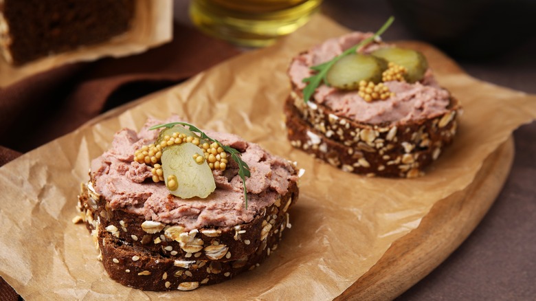 liverwurst on bread