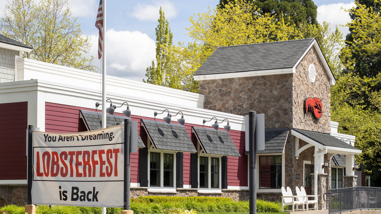 Red Lobster restaurant with sign promoting return of Lobsterfest