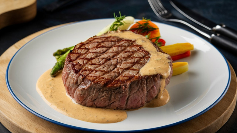 steak with béarnaise sauce