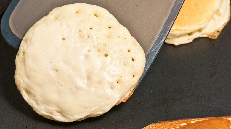 Pancake on pancake flipper