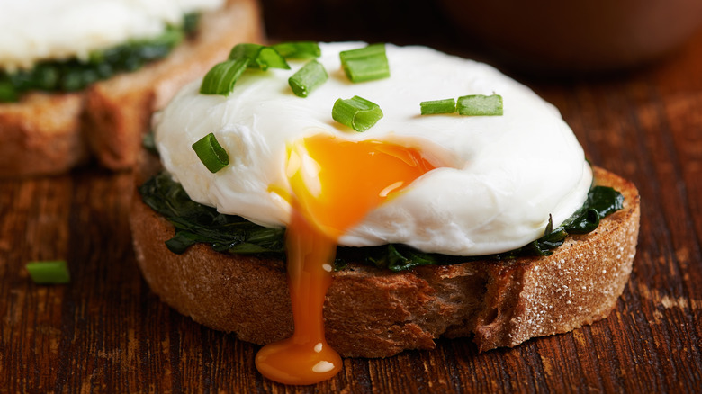 poached egg on toast