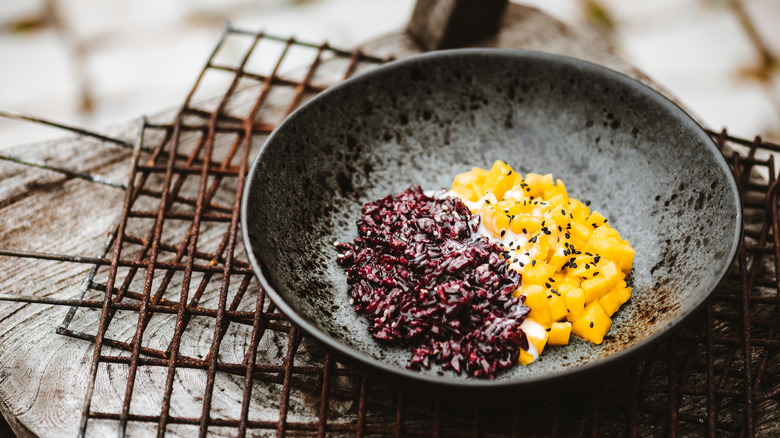 mango black sticky rice