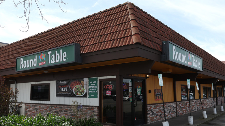 A Round Table Pizza location.