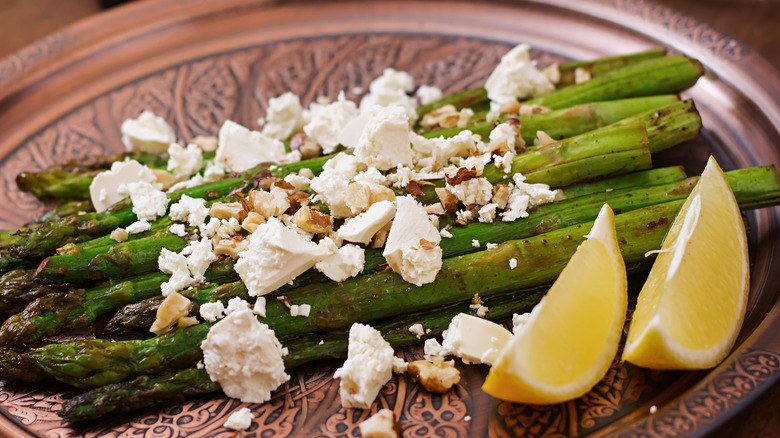 Asparagus with lemon juice