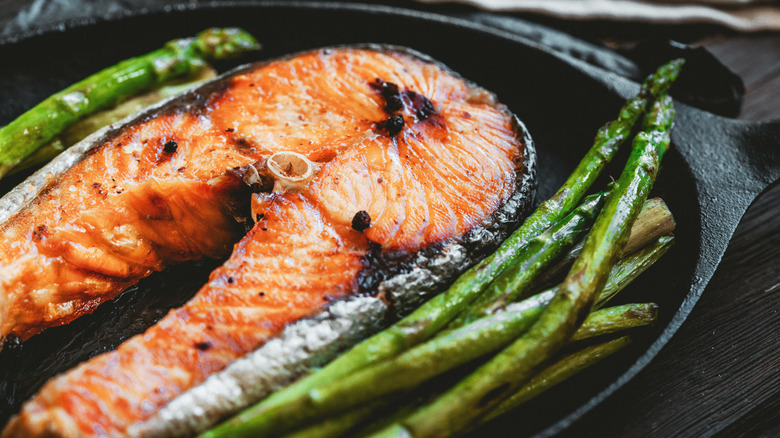 asparagus with fish