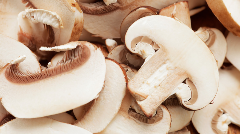 sliced mushrooms