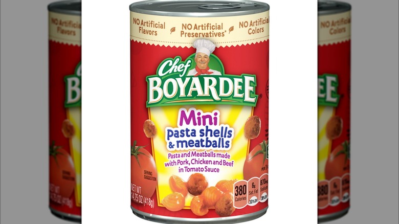 Shelf of Chef Boyardee mini pasta shells
