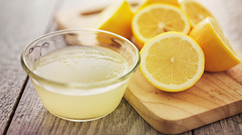 freshly squeezed lemon juice
