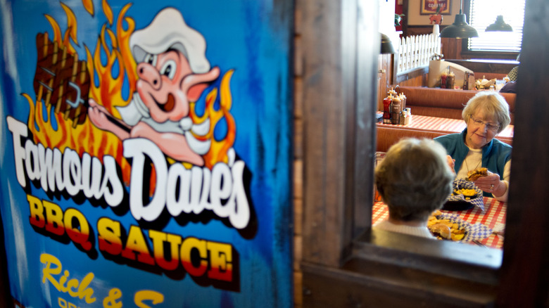 Famous Dave's logo