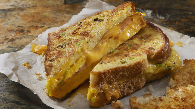 Gooey grilled cheese sandwich 