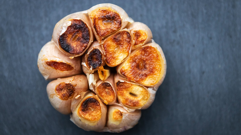 Head of roasted garlic