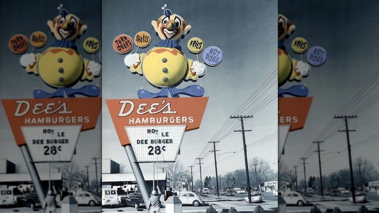 Dee's Hamburgers sign