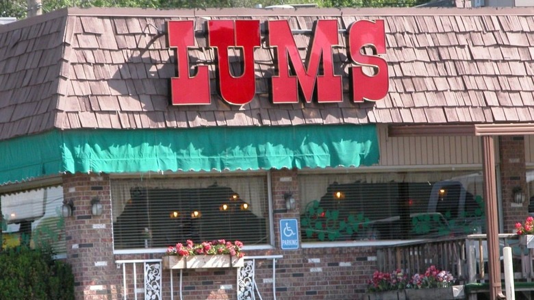 Lum's restaurant