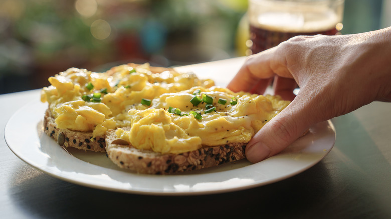 Scrambled eggs on toast