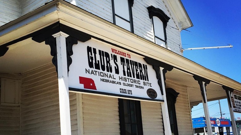 Glur's Tavern exterior