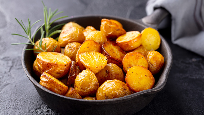 roast potatoes in skillet