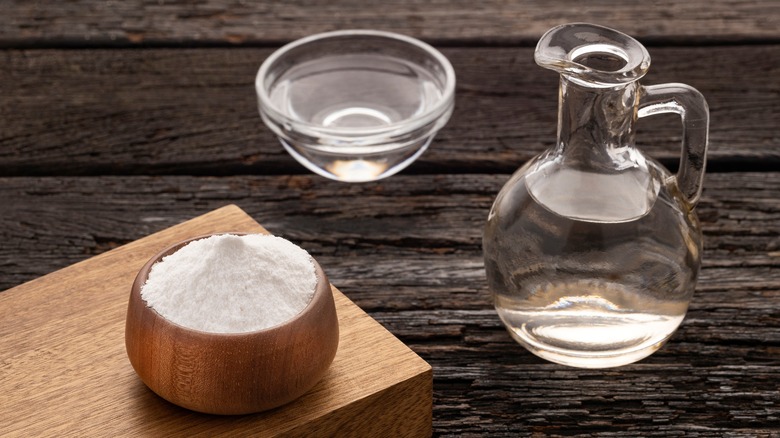 jar of vinegar and small bowl of baking soda