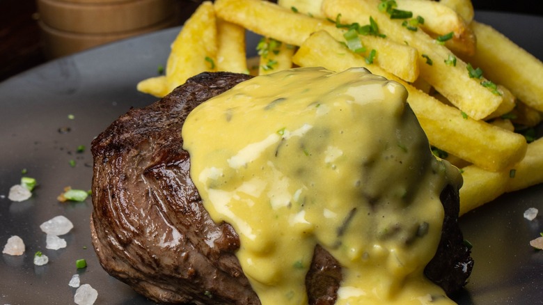 steak with Béarnaise sauce