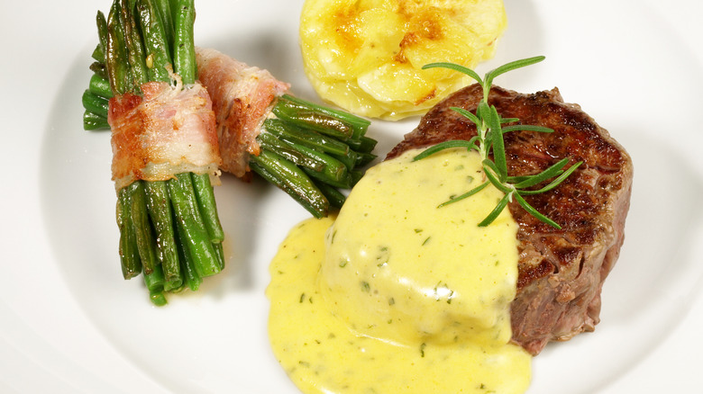 steak with Hollandaise sauce