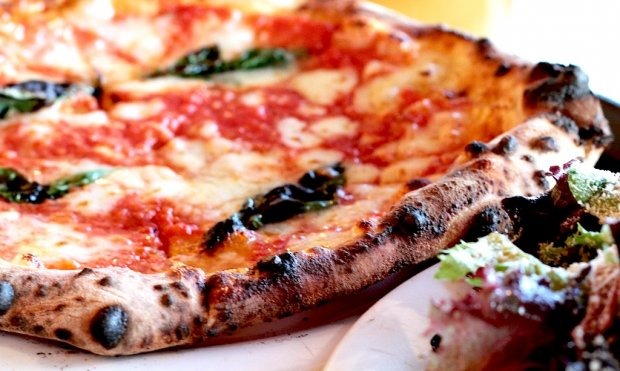 17 Signs You're A Pizza Snob