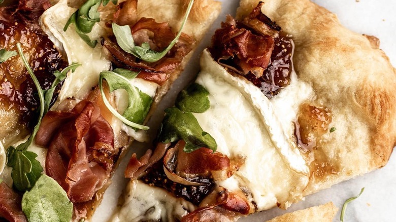 Fig jam pizza
