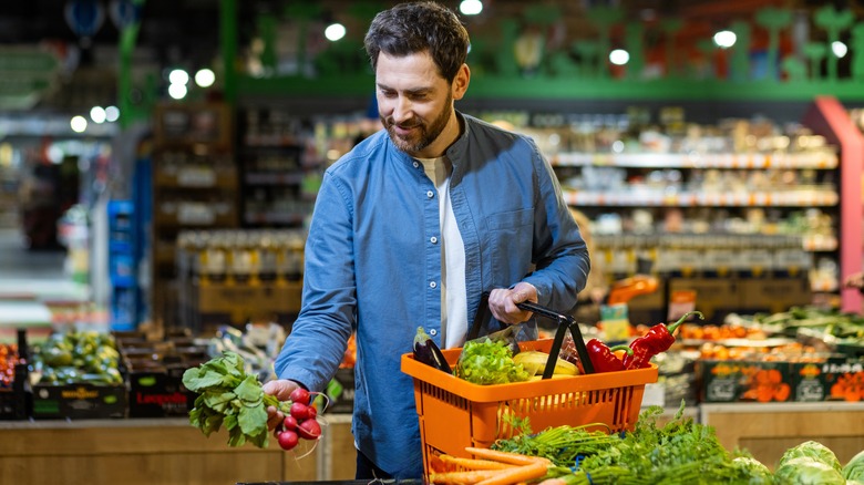Man selecting produce