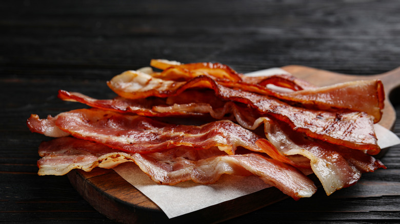 slices of crispy bacon