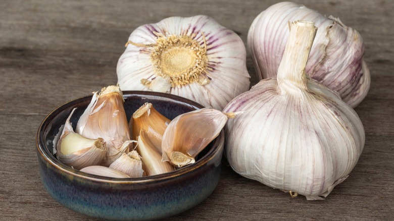 unpeeled garlic cloves