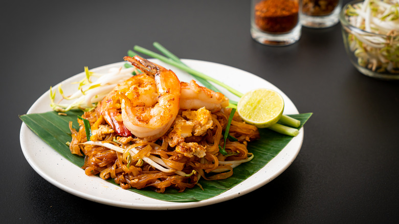 pad thai with shrimp