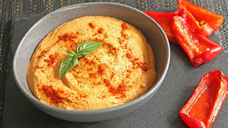 red pepper hummus
