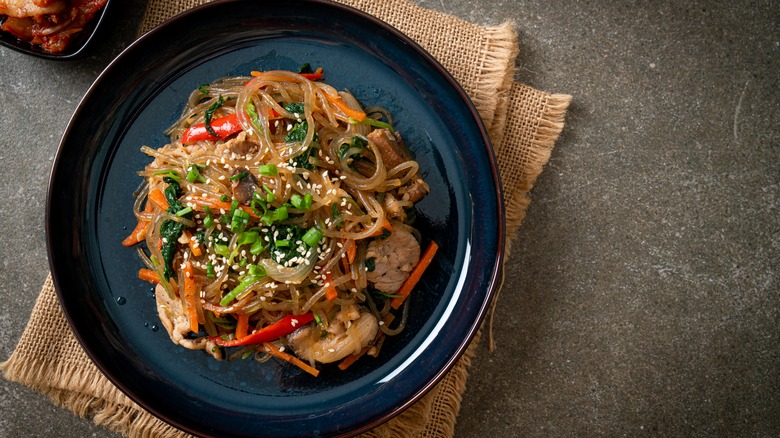 Cold noodles with pork