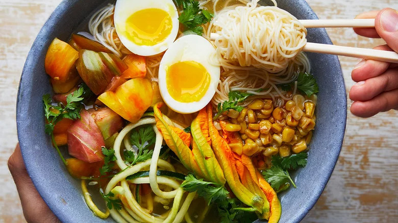cold summer ramen bowl 