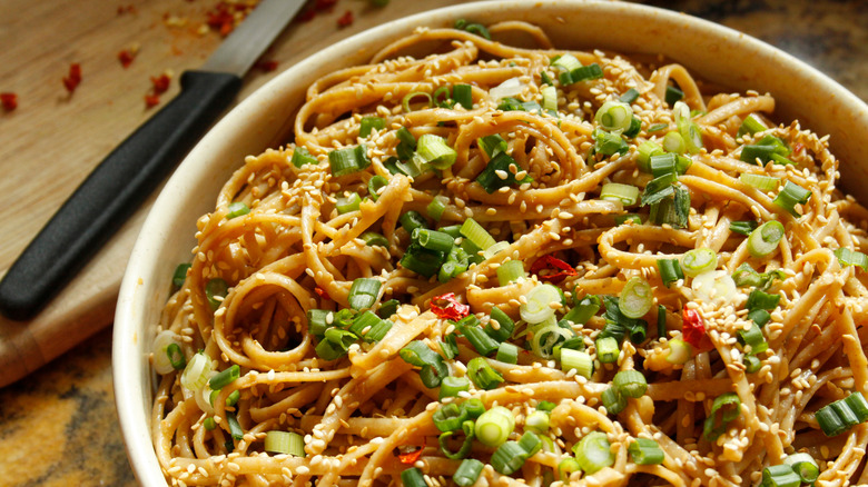 Vegan noodles with sesame seeds